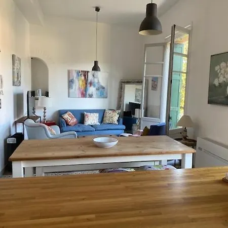 Gorgeous Superbly Located In Old Town Apartman *