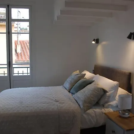 Gorgeous Superbly Located In Old Town *